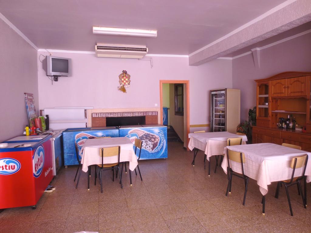 Hostal Roca Fayon ภายนอก รูปภาพ