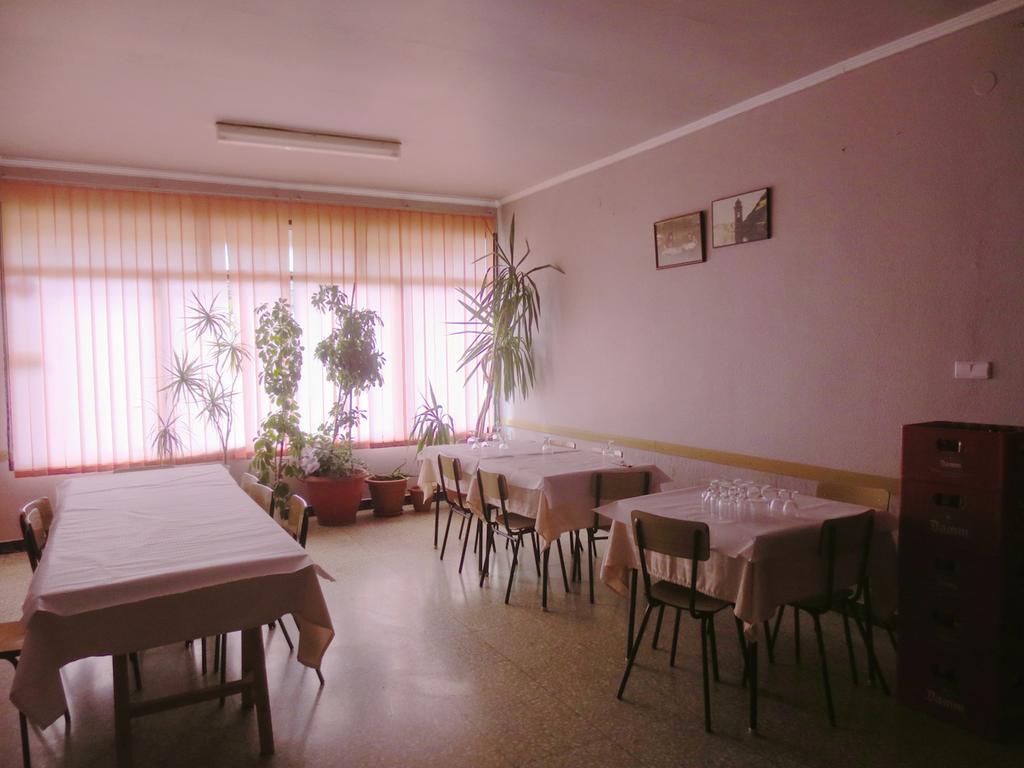 Hostal Roca Fayon ภายนอก รูปภาพ
